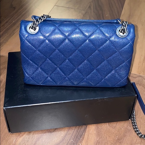 Chanel flap bag - Picture 3 of 11